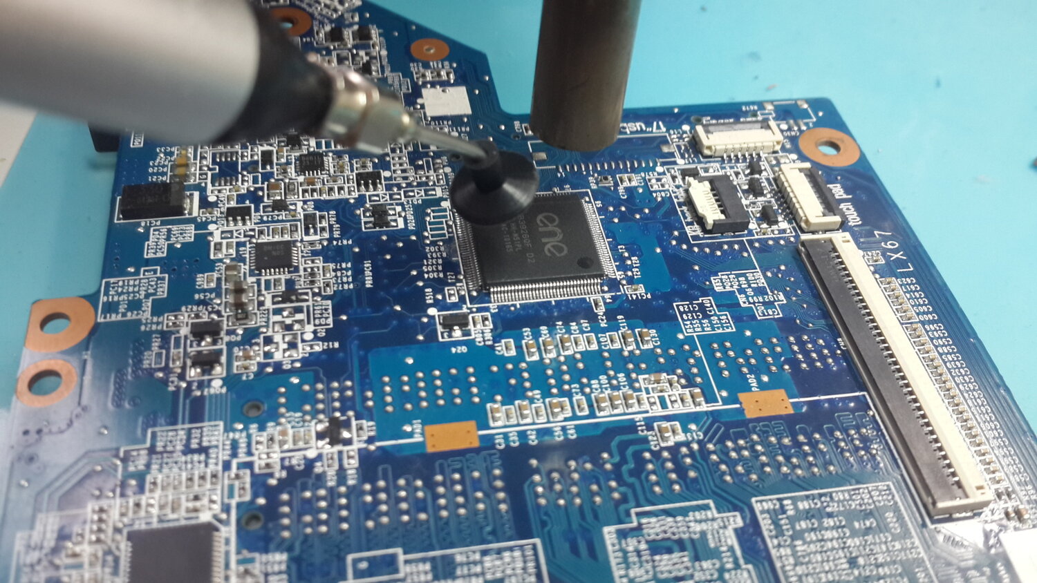 Ремонт электронной платы ноутбука