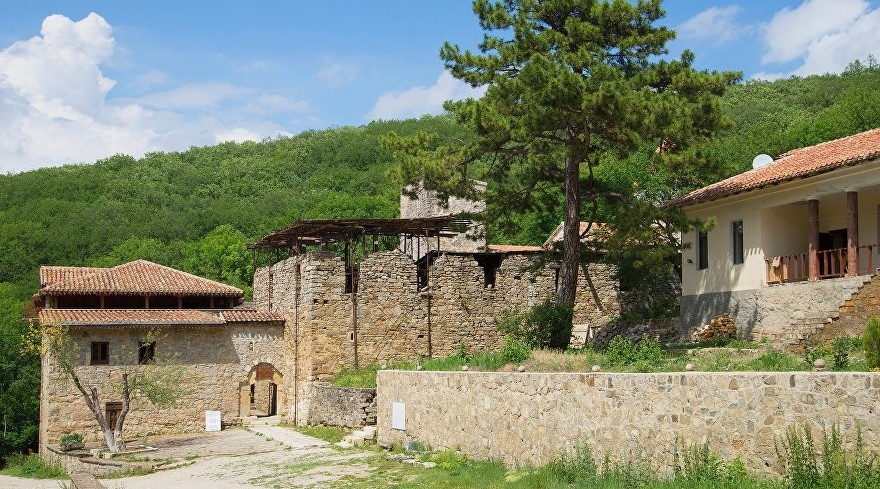 Армянский монастырь Сурб-Хач («Святой крест»)